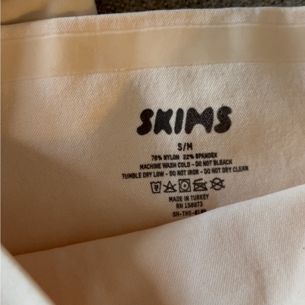 SKIMS sculpting high waisted underwear/ everyday wear bra bundle. New w/tags - Picture 3 of 3